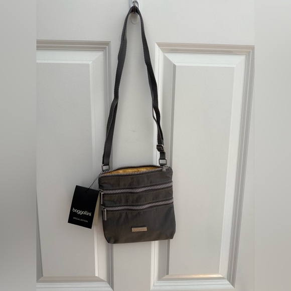 Baggallini | Gray Special Edition Tour Crossbody | NWT - Picture 3 of 4